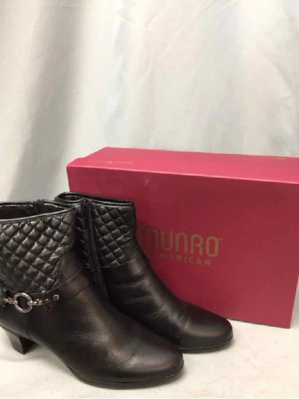 MUNRO SIZE 9 1/2 Ladies SHOES