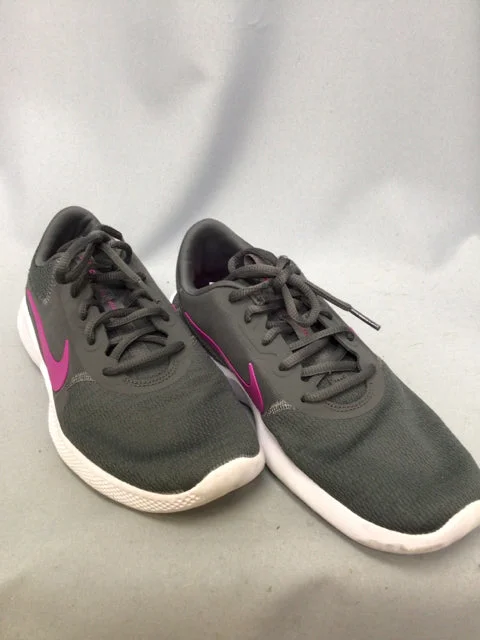 NIKE SIZE 9 Ladies SHOES