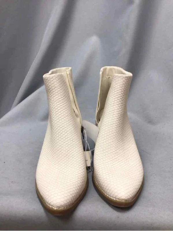 UNIVERSAL THREAD SIZE 8 Ladies SHOES